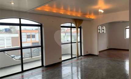 Apartamento com 3 quartos à venda ou para locação em Centro - SP