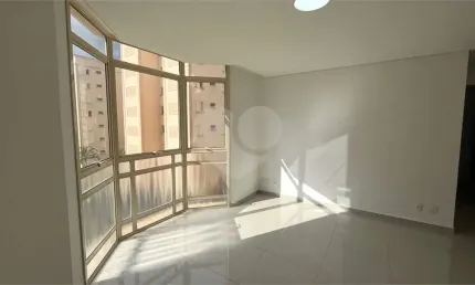 Apartamento com 3 quartos para locação em Atibaia Jardim - SP