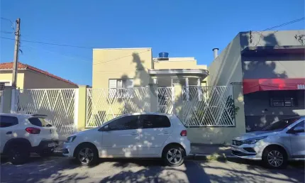 Casa com 4 quartos para locação em Alvinópolis - SP