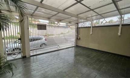 Sobrado com 3 quartos para locação em Vila Santista - SP