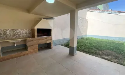Casa térrea com 3 quartos para locação em Vila Santista - SP