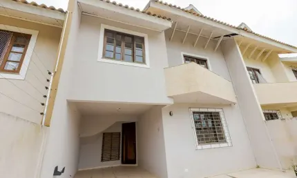 Sobrado em Santa Felicidade de 140,89 m² com 3 quartos