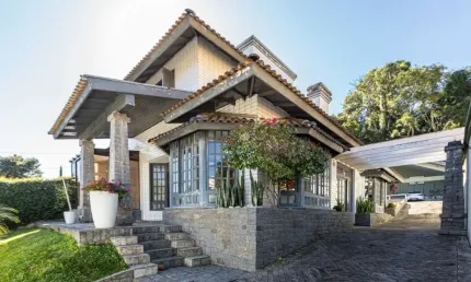 Casa com 4 quartos no Santa Felicidade de 375,00 m²