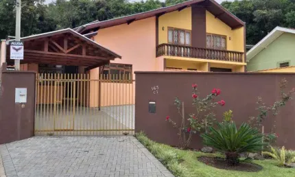 Casa com 3 quartos para alugar na Rua Luiz Stival, 163, Santa Felicidade, Curitiba