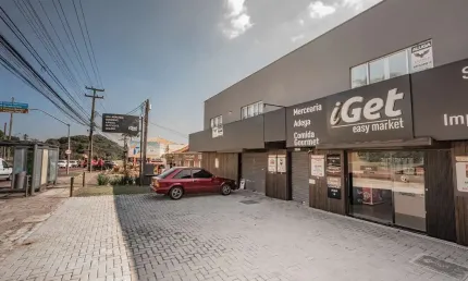 Ponto comercial com 4 salas para alugar na Avenida Manoel Ribas, 2632, Mercês, Curitiba