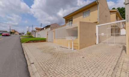 Casa com 3 quartos para alugar na Rua Bernardino Iatauro, 181, Orleans, Curitiba