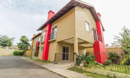 Sobrado em condominio em santa felicidade com 135,55m²