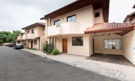Casa com 3 quartos para alugar na Rua José Tomasi, 115, Santa Felicidade, Curitiba