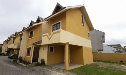 Sobrado em condominio em SANTA FELICIDADE com 130,67m²