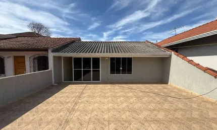 Casa com 3 quartos para alugar na Rua Hermenegildo Luca, 2510, São Braz, Curitiba