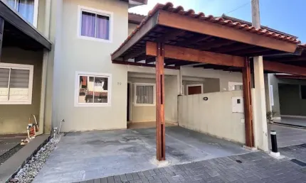 Casa com 3 quartos para alugar na Rua Frei Tarcísio Mastena, 403, Santa Felicidade, Curitiba