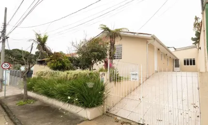 Casa com 3 quartos para alugar na Rua José Rossetim, 179, Santo Inácio, Curitiba