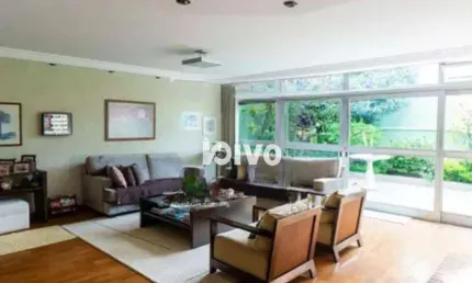 Sobrado com 4 quartos à venda, 300 m² por R$ 2.640.000 - Santa Cruz