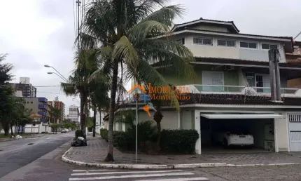 Sobrado com 4 dormitórios à venda, 280 m² por R$ 1.100.000,00 - Vila Guilhermina - Praia Grande/SP