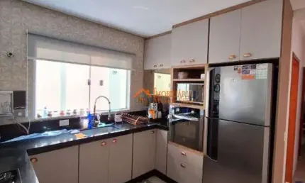 Sobrado com 3 dormitórios à venda por r$ 900.000,00 - center ville - arujá/sp