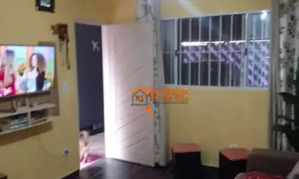 Casa a venda com 2 quartos, 1 suíte, área gourmet com piscina e 2 vagas de garagem - mongaguá/sp