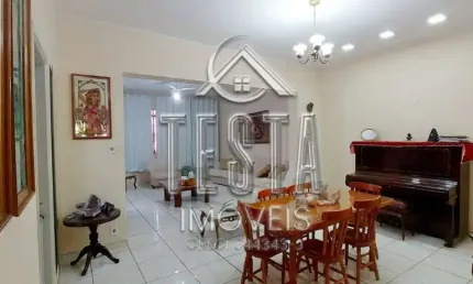 Otima casa 3 quartos no altos da cidade, ótima localidade para comércio,  clínicas etc, com saída para rua dos fundos