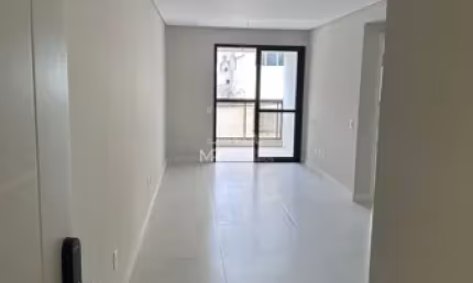 Apartamento com 02 quartos sendo 01 suíte localizado em Coqueiros - Florianópolis - SC.