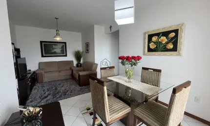 Apartamento com 03 quartos sendo 01 suíte 02 BWC localizado em Barreiros, São José - SC.