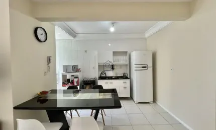 Apartamento com 02 quartos sendo 01 suíte 02 BWC localizado em Campinas, São José - SC.