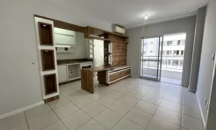 Apartamento com 02 quartos sendo 01 suíte 02 BWC localizado em Barreiros, São José - SC.