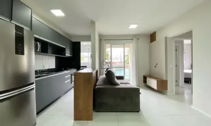 Apartamento com 02 quartos sendo 01 suíte 02 BWC localizado no Centro, São José - SC.