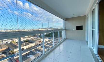 Apartamento com 03 quartos sendo 01 suíte e 03 BWC localizado na Serraria, São José - SC.