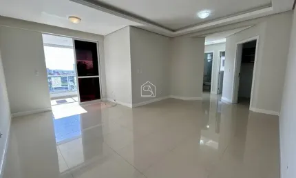 Apartamento com 03 quartos sendo 01 suíte e 01 BWC localizado em Barreiros, São José - SC.