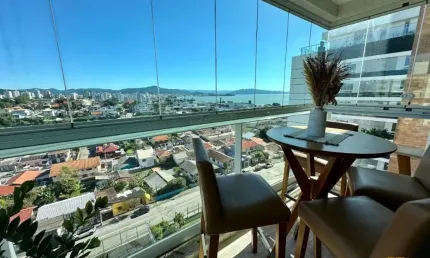 Apartamento a venda com 03 quartos sendo 01 suíte e 02  BWC localizado no Jardim Atlântico - Fpólis.