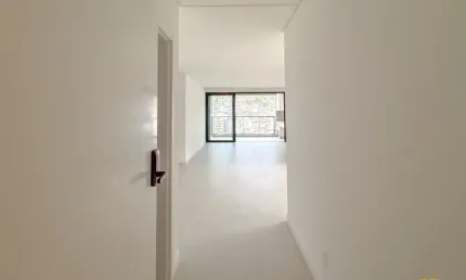 Apartamento com 03 quartos sendo 01 suíte 02 BWC localizado no Centro de Florianópolis SC.