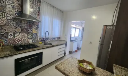 Apartamento com 03 quartos e 02 bwc localizado no estreito florianópolis sc.