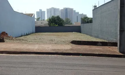 Vende-se terreno residencial, há meia quadra da av Harry Prochet