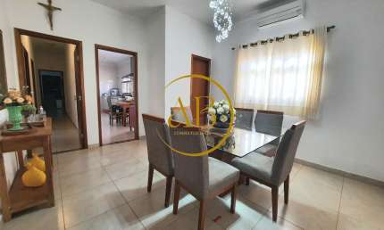 Excelente casa numa ótima localização em Ctavinhos SP