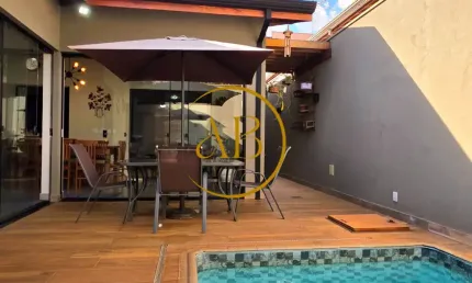 Linda casa térrea num dos condomínios mais completos no lazer