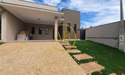 Linda casa 3 Suítes em Condomínio Fechado no Terras de Santa Martha