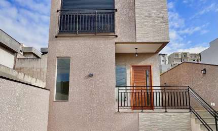 CASA COM PISCINA, oportunidade Imperdível no Portal dos Ypes