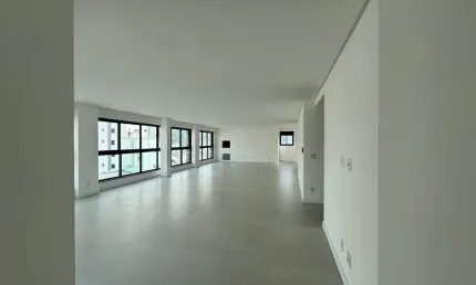 Cobertura Horizontal à venda, centro de Balneário Camboriú