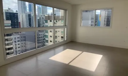 Apartamento novo com 03 suítes à venda em Balneário Camboriú
