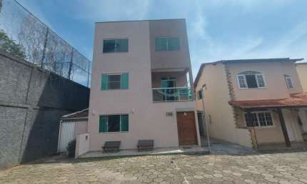 Ampla casa de quatro quartos em condomínio fechado no bairro São Pedro