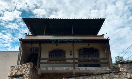 Casa a venda no Bairro Bandeirantes de três quartos sendo um suite.