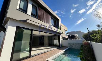Casa em condomínio fechado com 3 quartos à venda na Rua Lagoinha, 35, Pedra Branca, Palhoça por R$ 3.640.000