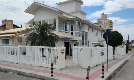 Casa com 4 quartos à venda na Rua Varese, 83, Pagani, Palhoça por R$ 2.100.000