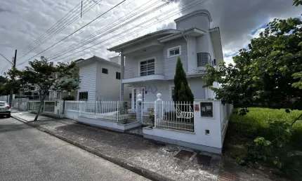 Casa com 4 quartos à venda na dos Ipês, 110, Pedra Branca, Palhoça por R$ 1.699.000