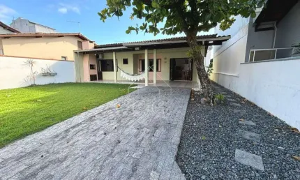 Casa com 3 quartos à venda na Rua Maceió, Balneário Enseada, São Francisco do Sul, 97 m2 por R$ 900.000