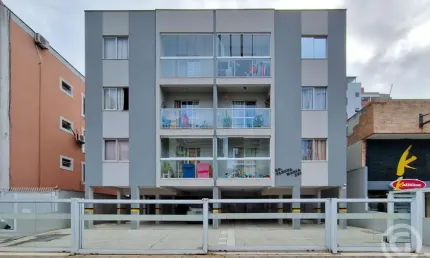 Espaçoso apartamento semimobiliado com quatro dormitórios no kobrasol
