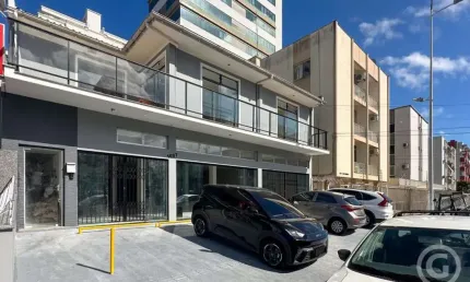 Sala comercial estratégica, no bairro Kobrasol, com ampla visibilidade