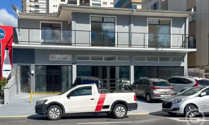 Espaço comercial estratégico, no bairro Kobrasol, com ampla visibilidade
