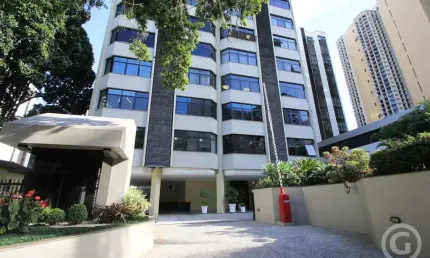 Sala comercial com duas vagas de garagem no Centro de Florianópolis