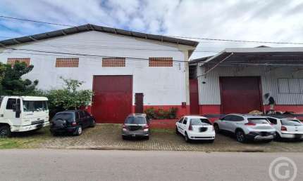 Galpão de 746 m² com amplas facilidades logísticas em São José