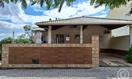 Viva momentos inesquecíveis à beira-mar em uma residência encantadora
